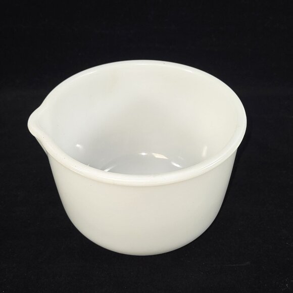 Vintage Glasbake for Sunbeam White Milk Glass Mixing Bowl Pour Spout 12 - Picture 1 of 5
